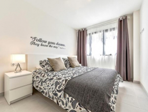 Отель Hortensia Suites Apartments  Арона